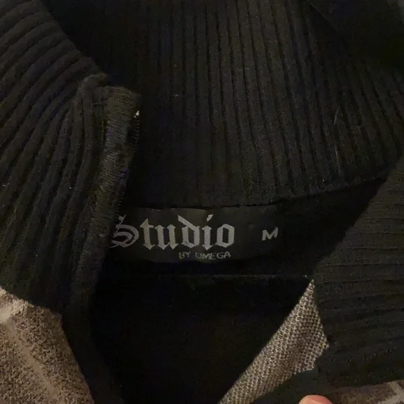 Sweater - Picture 3 of 3